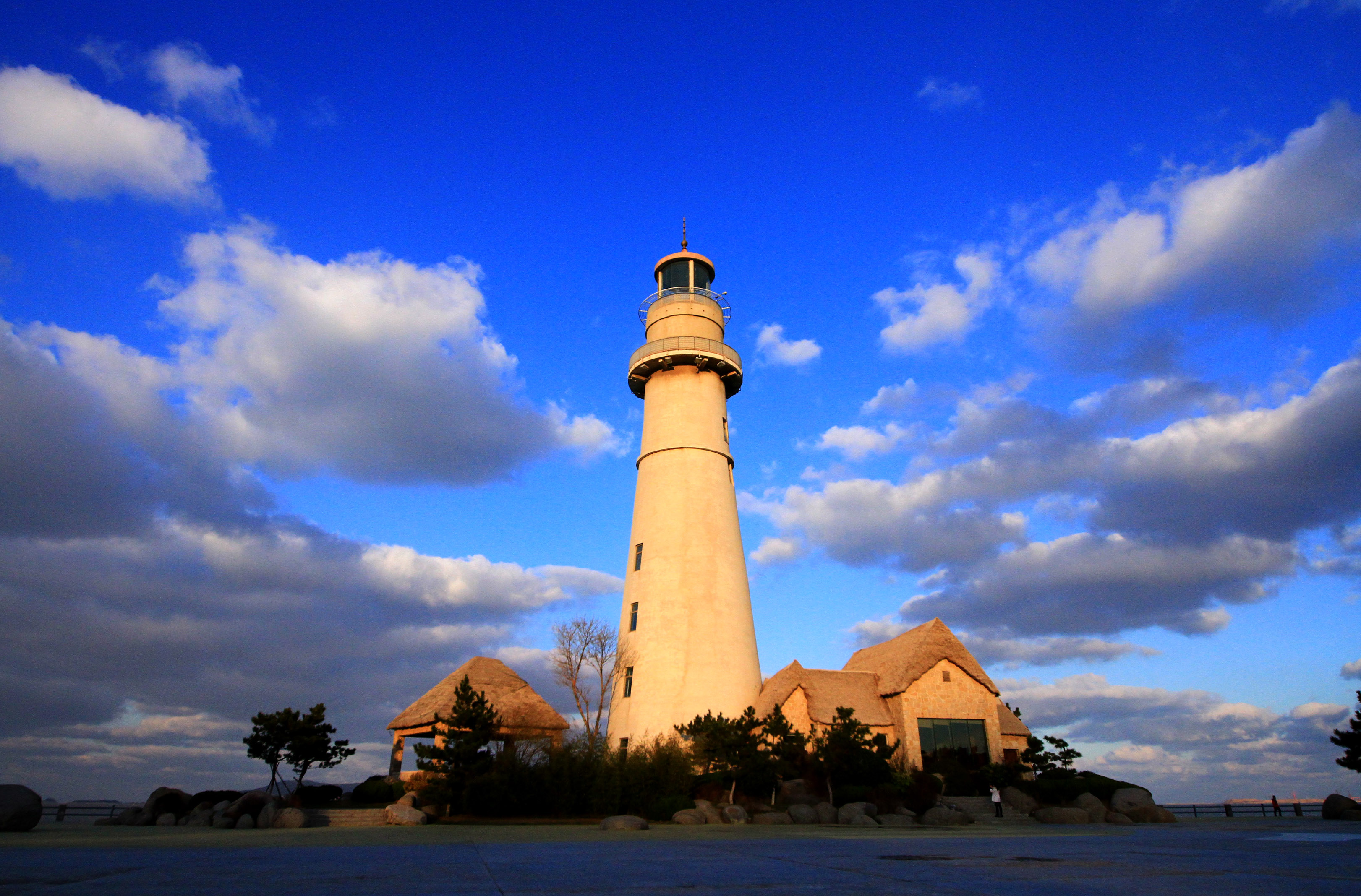 威海,永远有着一张蓝色的脸,无论你什么时候仰望天空,总有一片标志性
