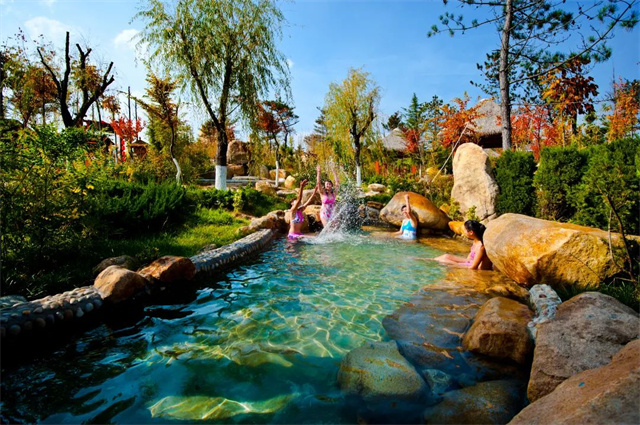 73汤泊温泉度假村咨询电话:0631-7326666地址:赤山风景名胜区时间